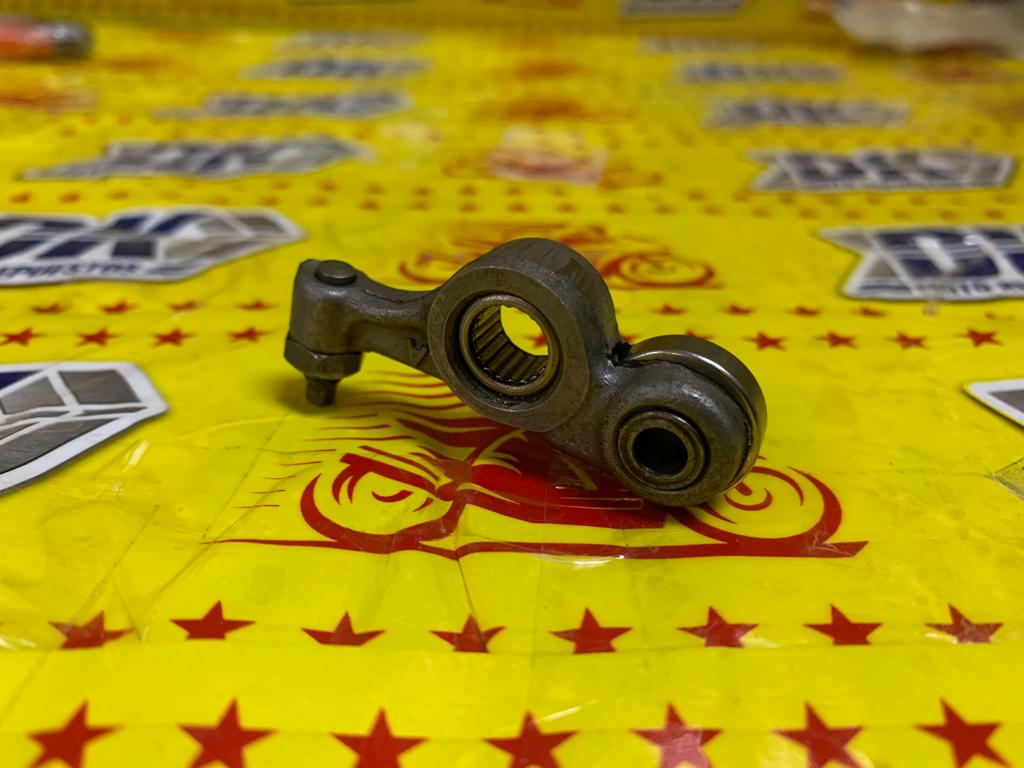 BALANCIN/ BRAZO IMPULSOR DE VALVULAS BOXER 100 KS 2009