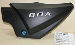 CUBIERTA LATERA IZQ NEGRA BOA