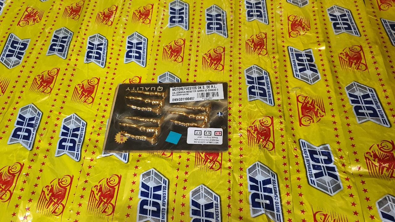 CALCOMANIA MONSTER GARRA 3D DORADO 3PCS